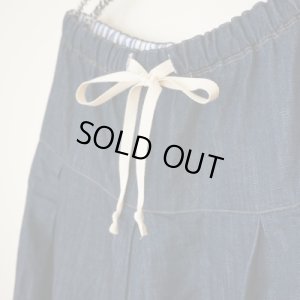 ひもを付けると調節出来て便利です