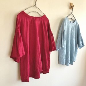 画像1: 【OUTLET】ギャザースリーブブラウス (1)